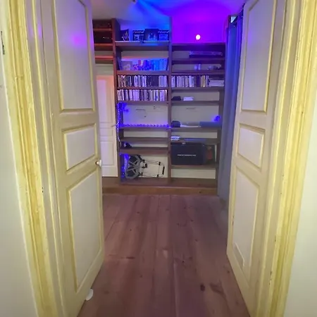 Floydroom's Hotes Dans Partage Proche Chateau منزل للإقامة *