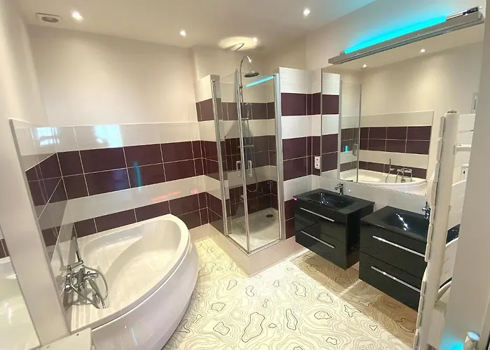 Floydroom's Hotes Dans Partage Proche Chateau منزل للإقامة