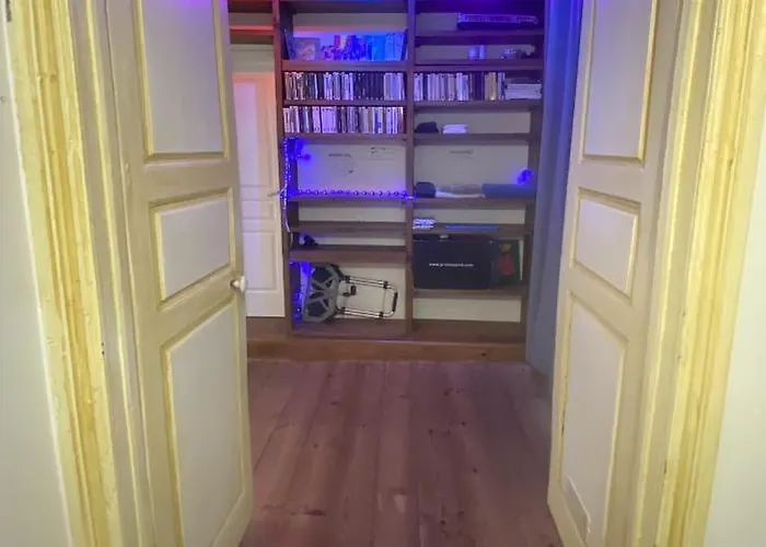 Floydroom's Hotes Dans Partage Proche Chateau منزل للإقامة *