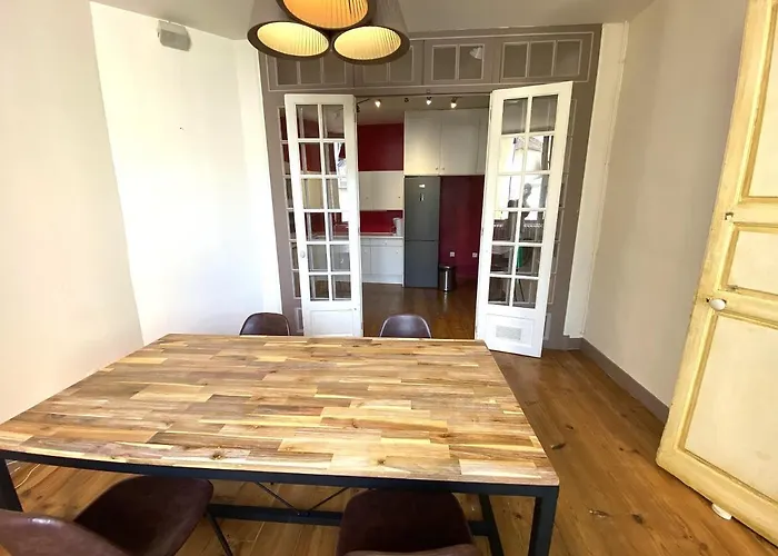 Floydroom's Hotes Dans Partage Proche Chateau منزل للإقامة